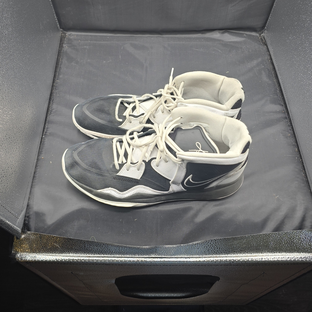 A0365 Nike High-Top Sneakers in Cream and Gray